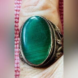 Sterling silver VINTAGE MALACHITE Stone Ring

Size 7-1/2